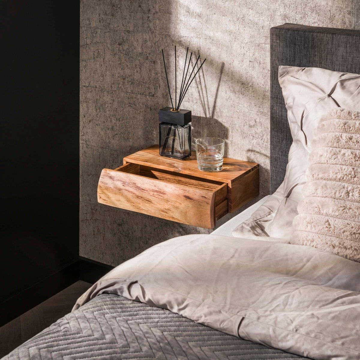 Twigg L bedside tables with 1 drawer, set of 2 / Solid acacia