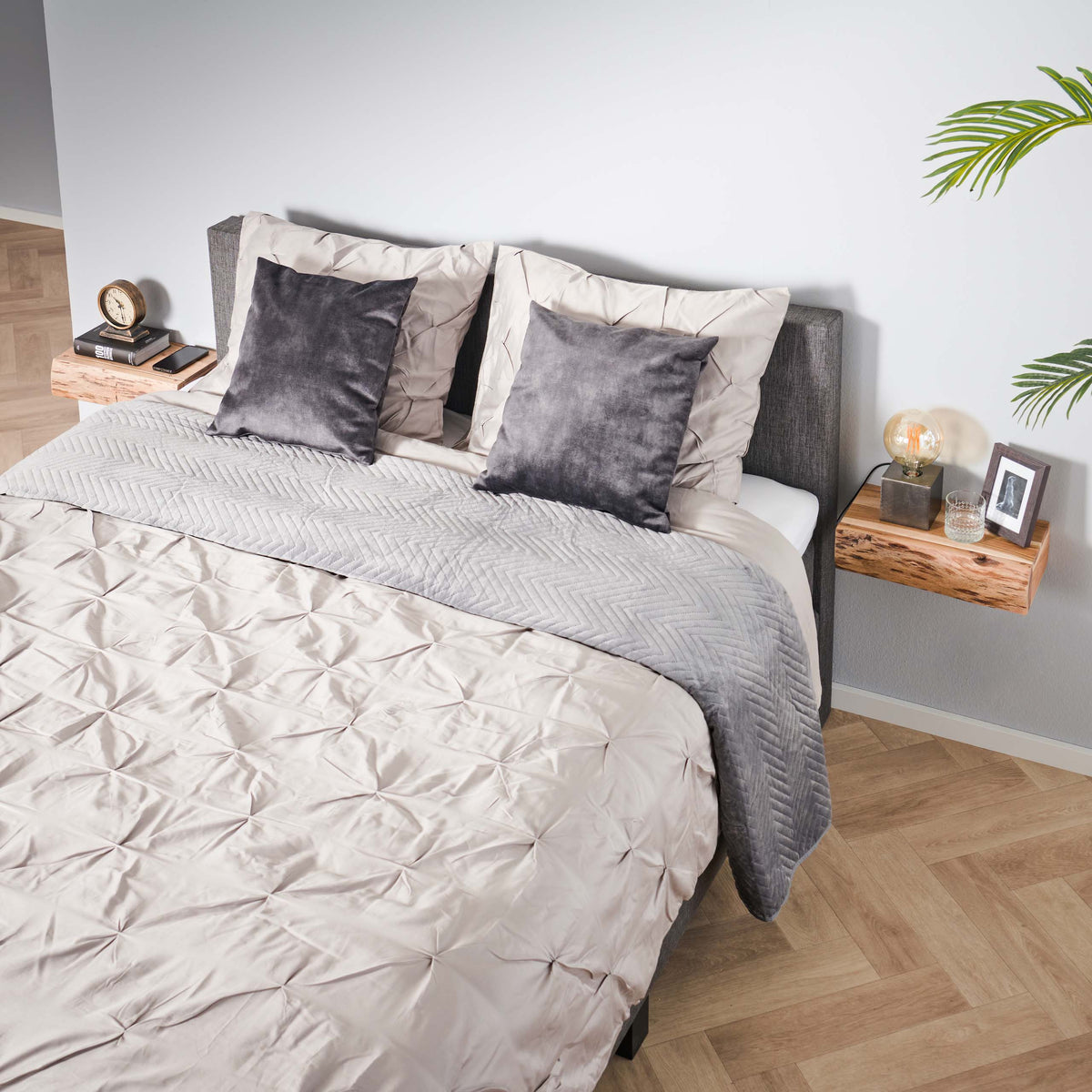 Twigg L bedside tables with 1 drawer, set of 2 / Solid acacia
