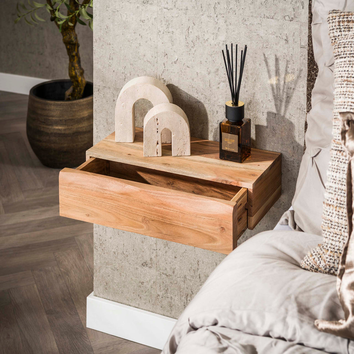 Twigg L bedside tables with 1 drawer, set of 2 / Solid acacia