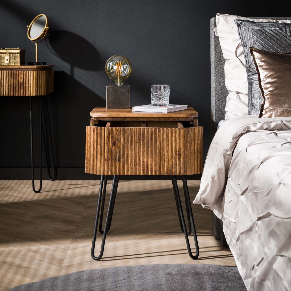 Flow bedside table with 1 drawer / Solid mango, sand
