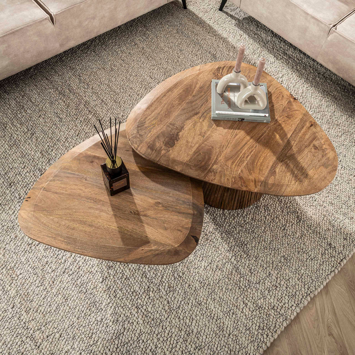 Flow triangular coffee table set of 2 / Solid mango sand
