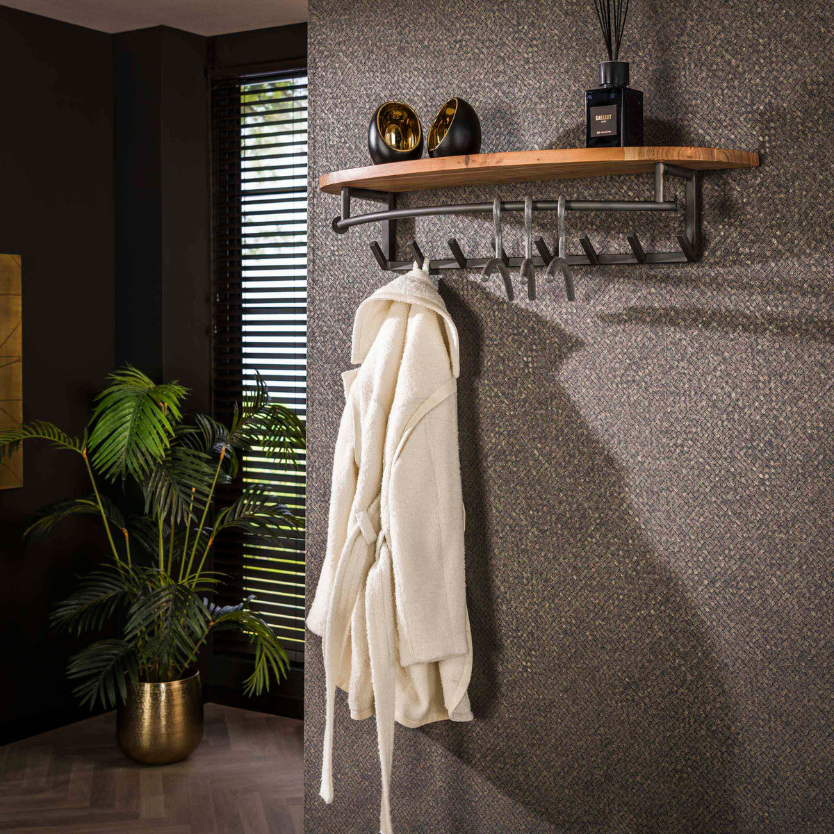 Radius coat rack with rail and hat shelf, 8 hooks / Solid acacia