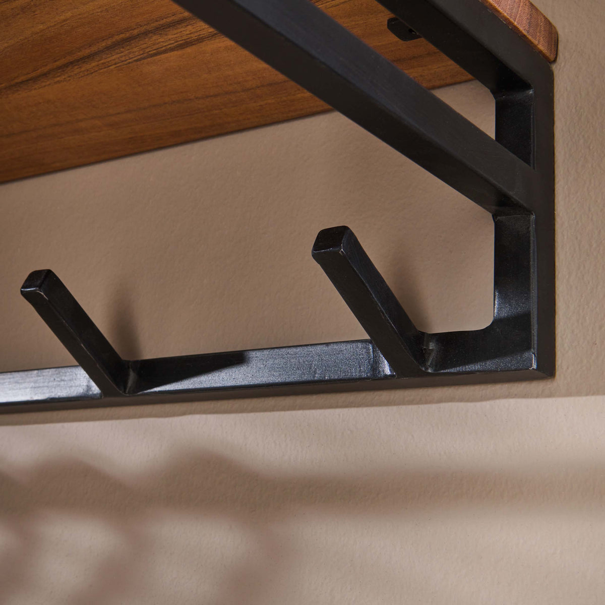 Garderobenständer Porta mit Stange und Hutablage, 6 Haken / Massives Akazienholz