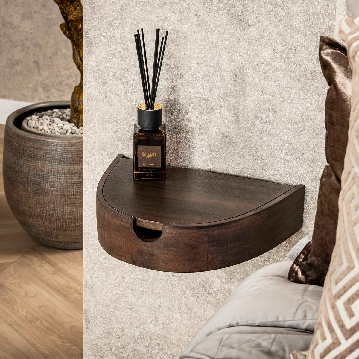 Mesita de noche Curveo flotante, 1 cajón, embalado en juegos de 2 / Acacia maciza glaze brown