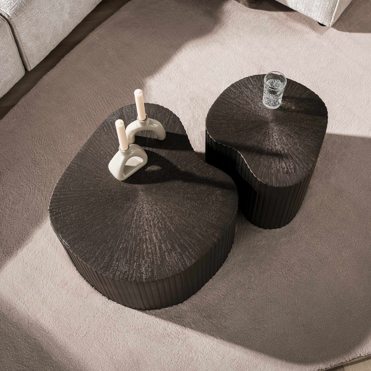 Mesa de centro Amara Ray con forma de riñón, juego de 2 / Bronce metal líquido