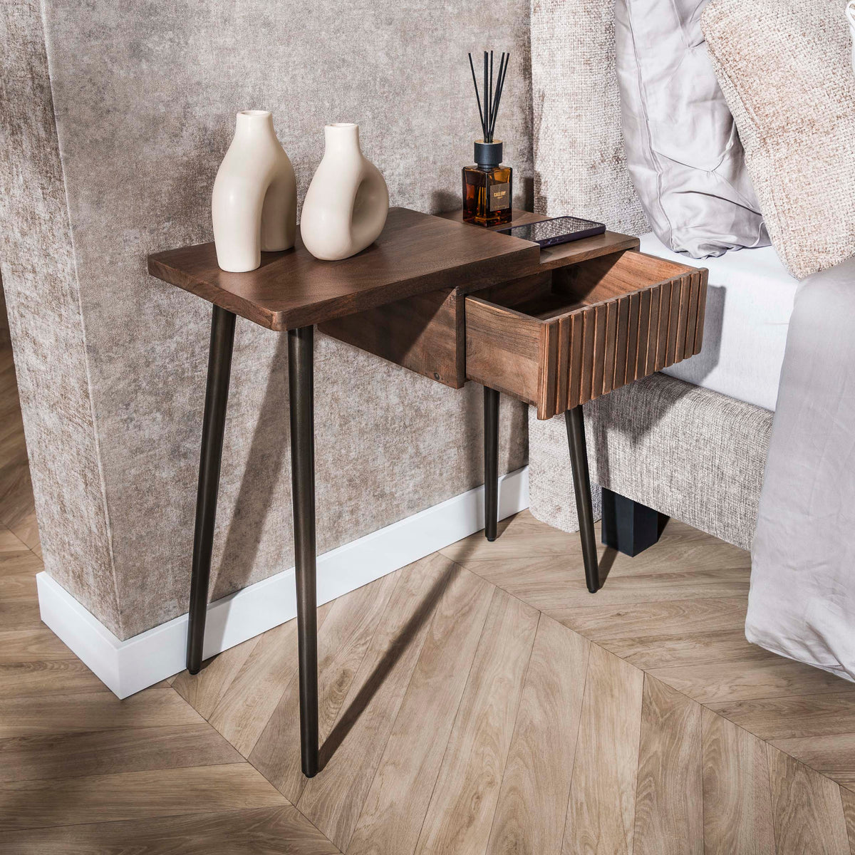 Nachttisch Linea mit 1 Schublade links / Massives Akazienholz, braun
