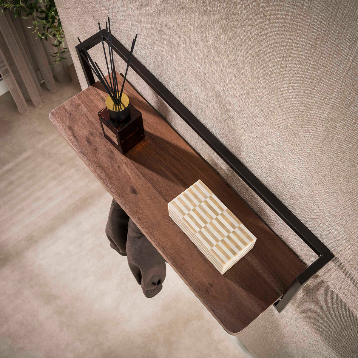 Garderobenständer Breeze Flow mit 6 Haken / Massives Akazienholz braun