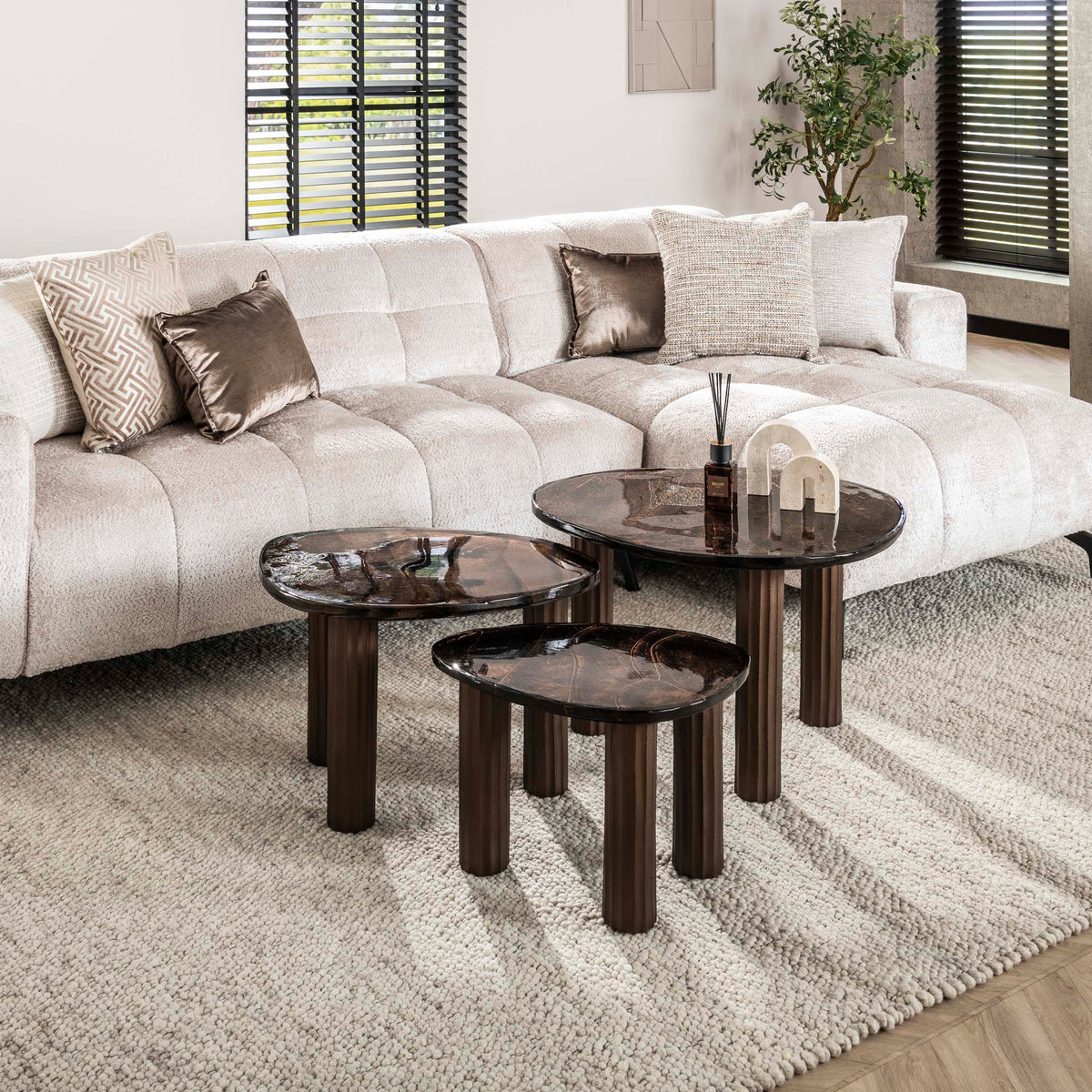 Pebble M coffee table / Antique copper