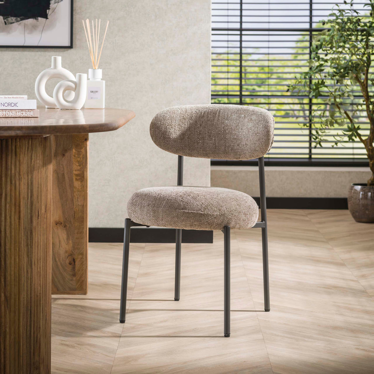 Radius chair, packed in sets of 2 / Cargo sand