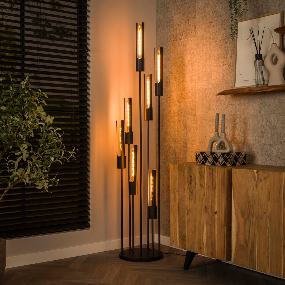 Lumo stepped floor lamp 7-light / Artic black