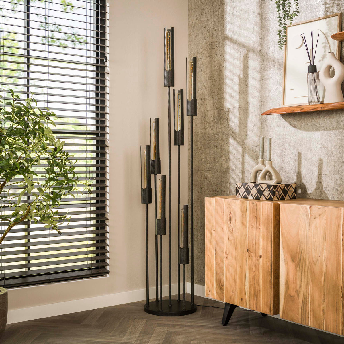 Lumo stepped floor lamp 7-light / Artic black