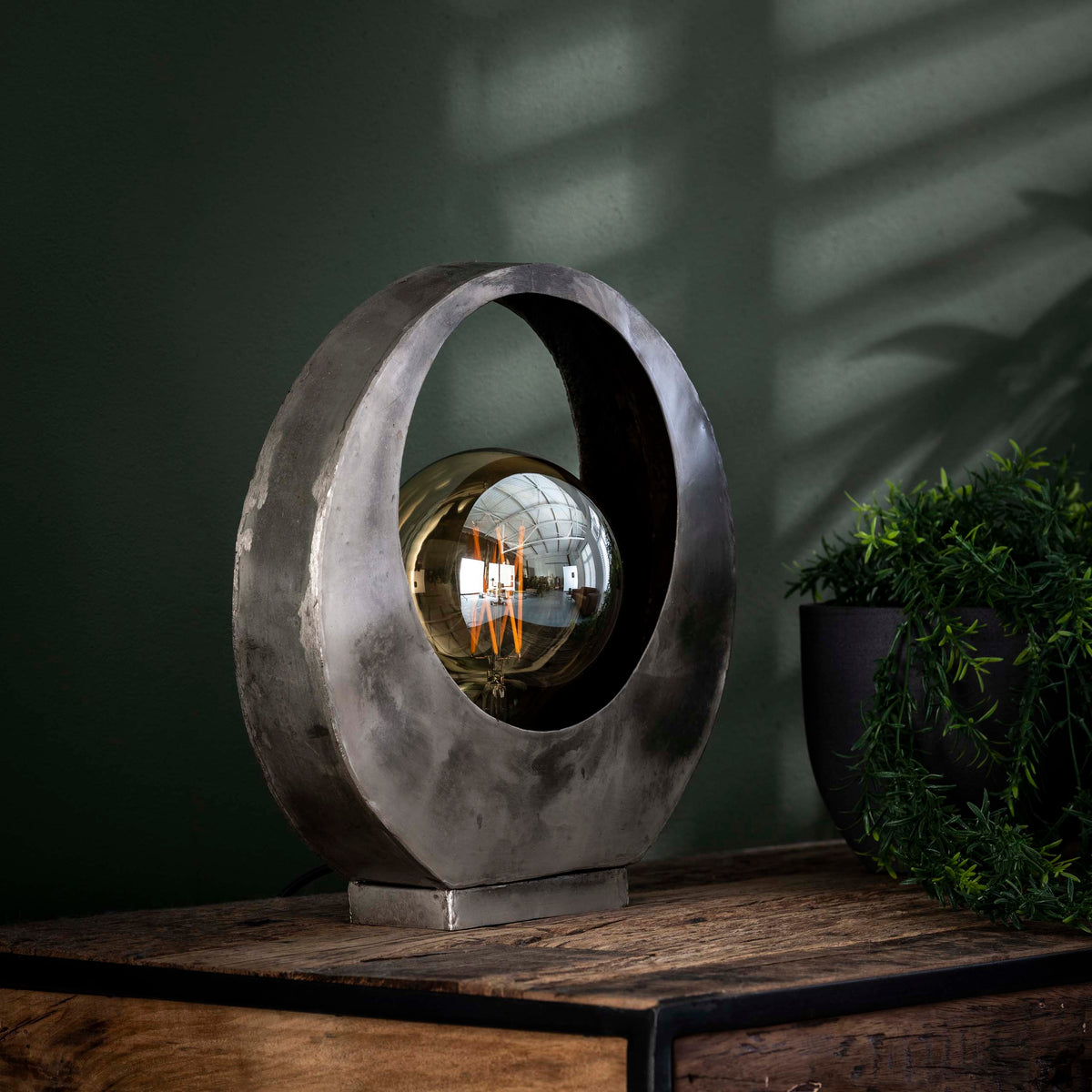 Oculus table lamp, 1 light / Antique silver