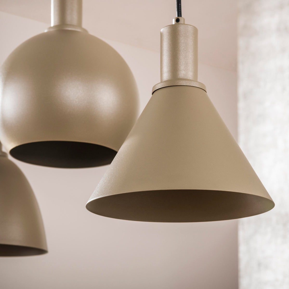Pendellampa Iron med 5 lampor / Beige