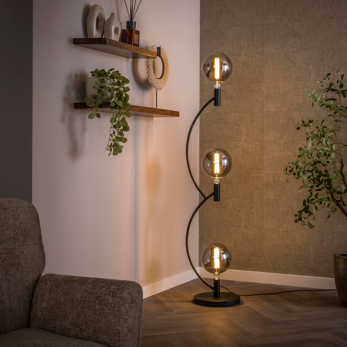 Vega floor lamp, 3 lights / Artic black